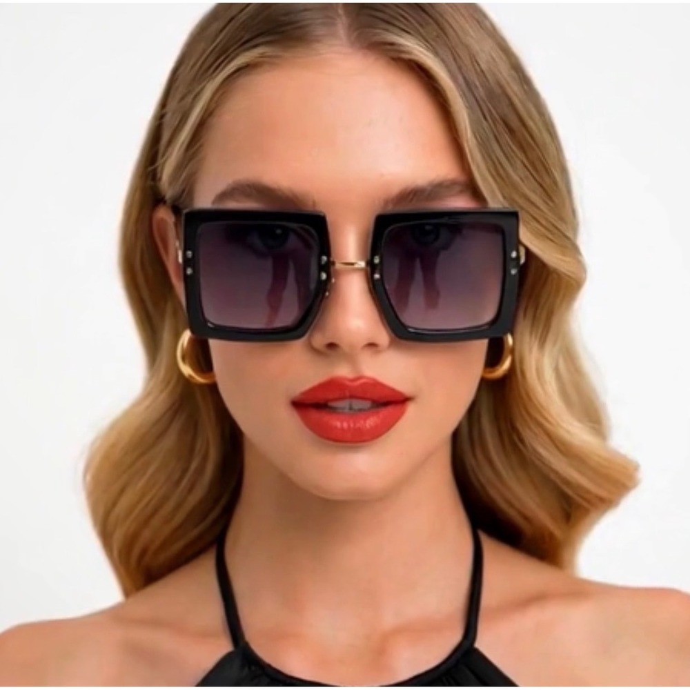 Women Luxury Black Sunglasses Gold Metal Arms Gradient Smoke Lens Studded Gafas